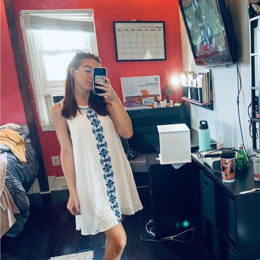 Dress - Picture 3 of 11